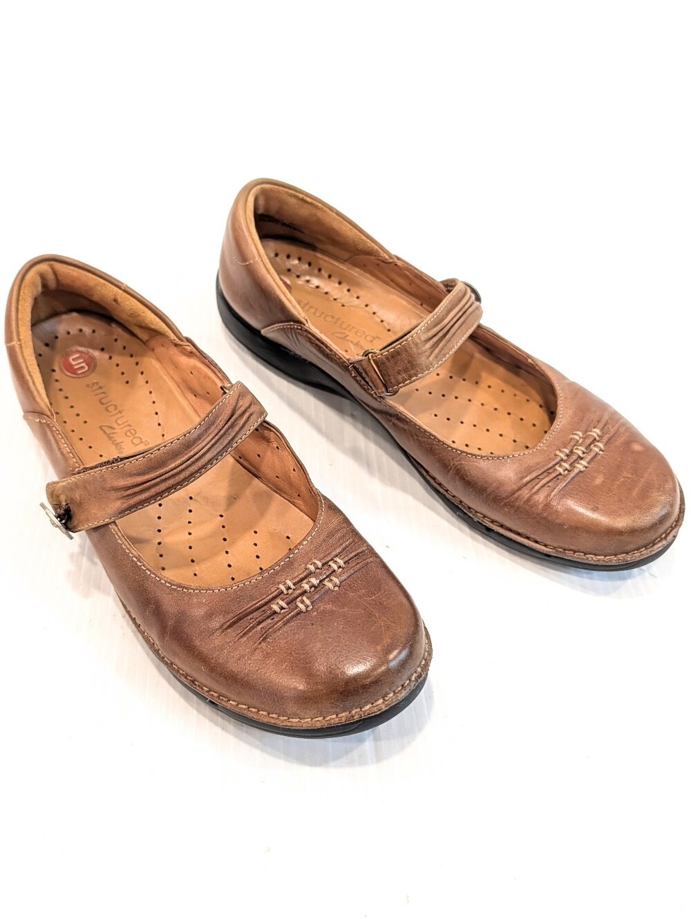 Unstructured CLARKS Comfortable Brown Leather Mary Jane Flats Size 8